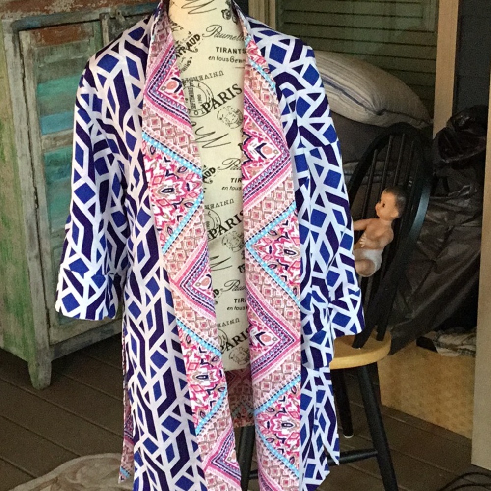 Chicos reversable kimono in size 2